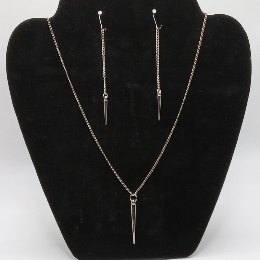 Elegant Silver Necklace and Earring Set